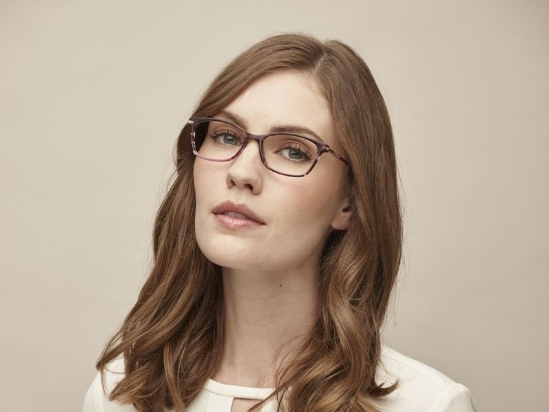 Brunette woman in glasses