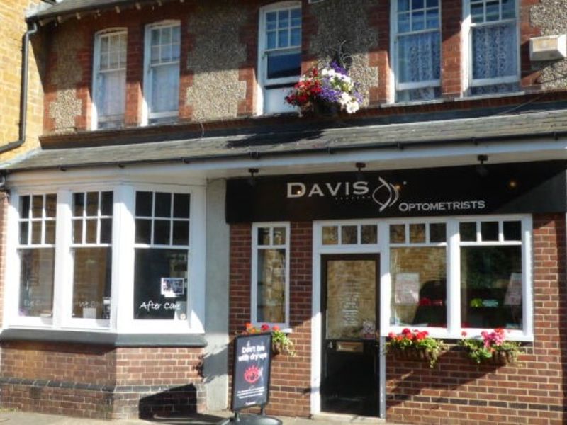 davis optometrists rothwell exterior