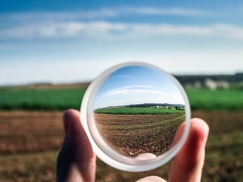 View of field through contact lens