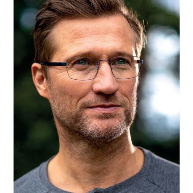 man wearing rimless glasses