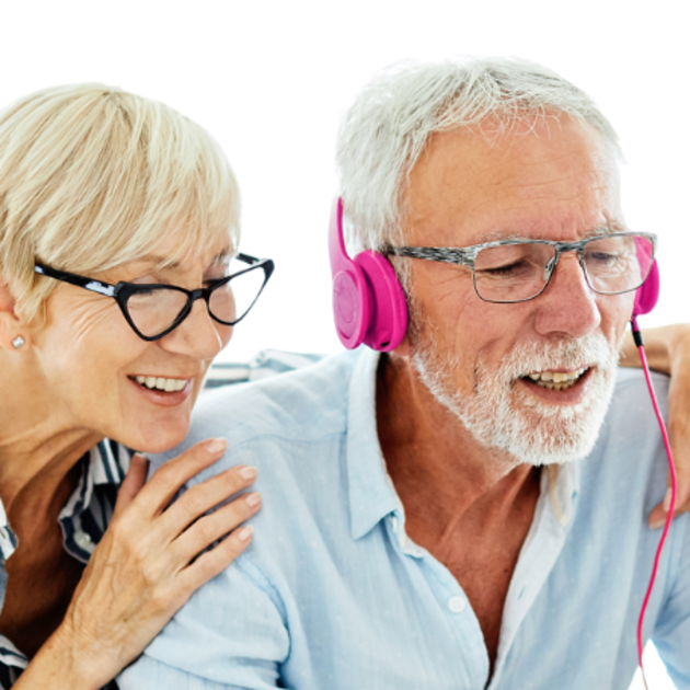 A man having a free online hearing test.