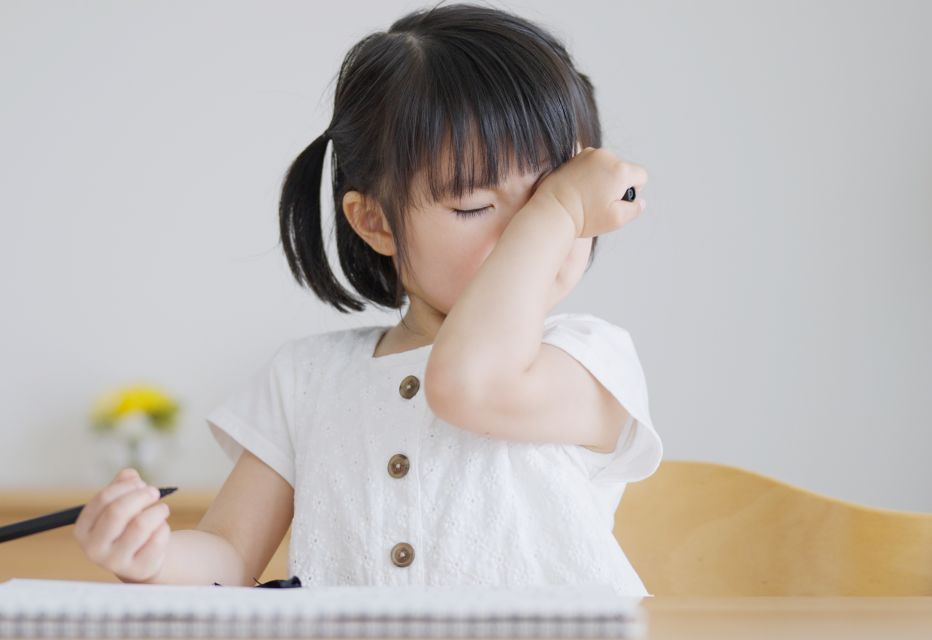 A child rubbing her eyes.