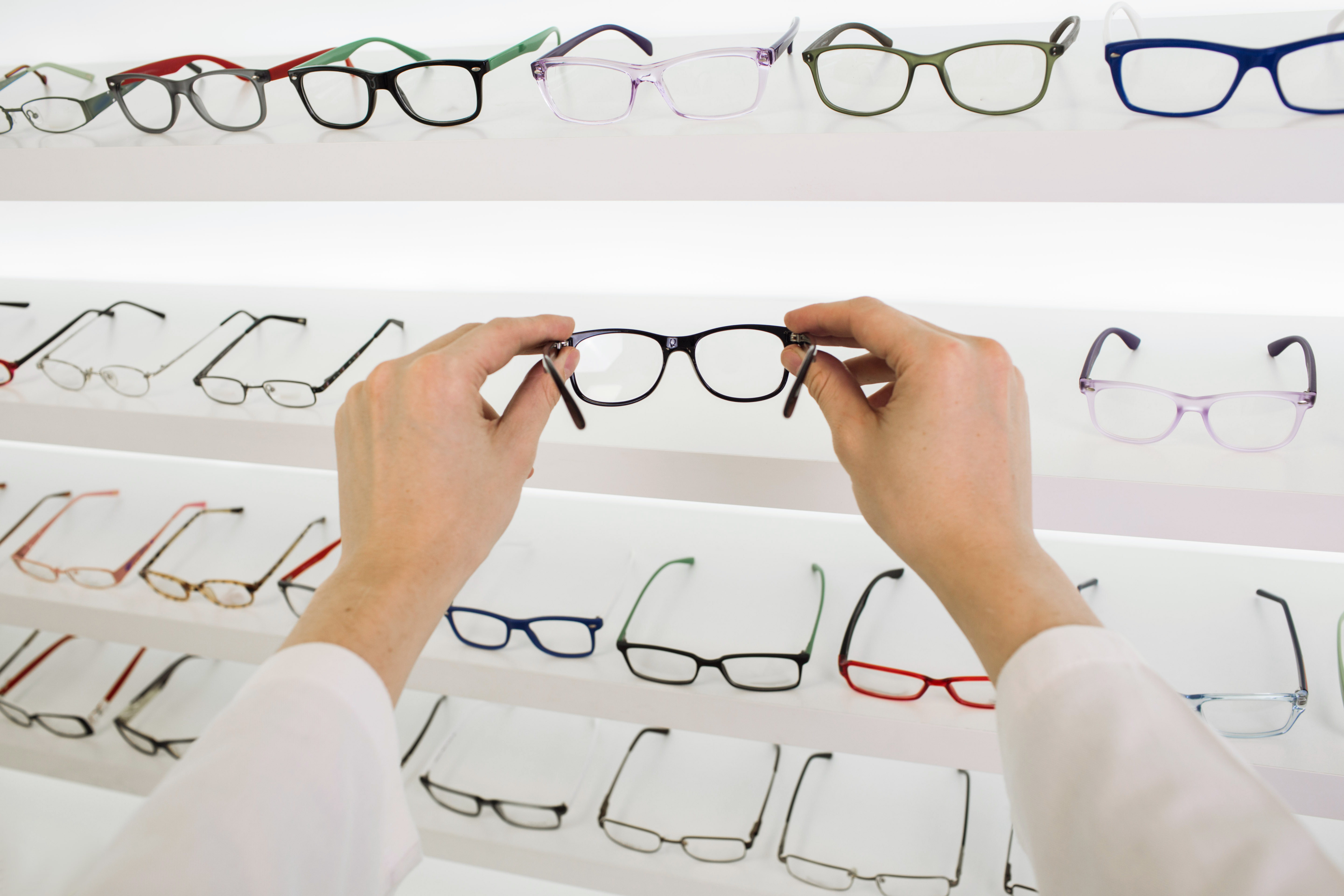 How To Choose Glasses That Suit You Leightons