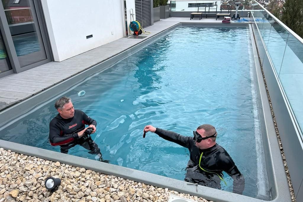 Schwimmbad reparatur im Winter