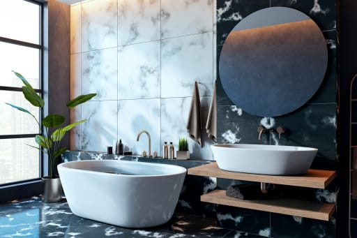 Modernes elegantes Badezimmer-Interieur mit Marmorwänden