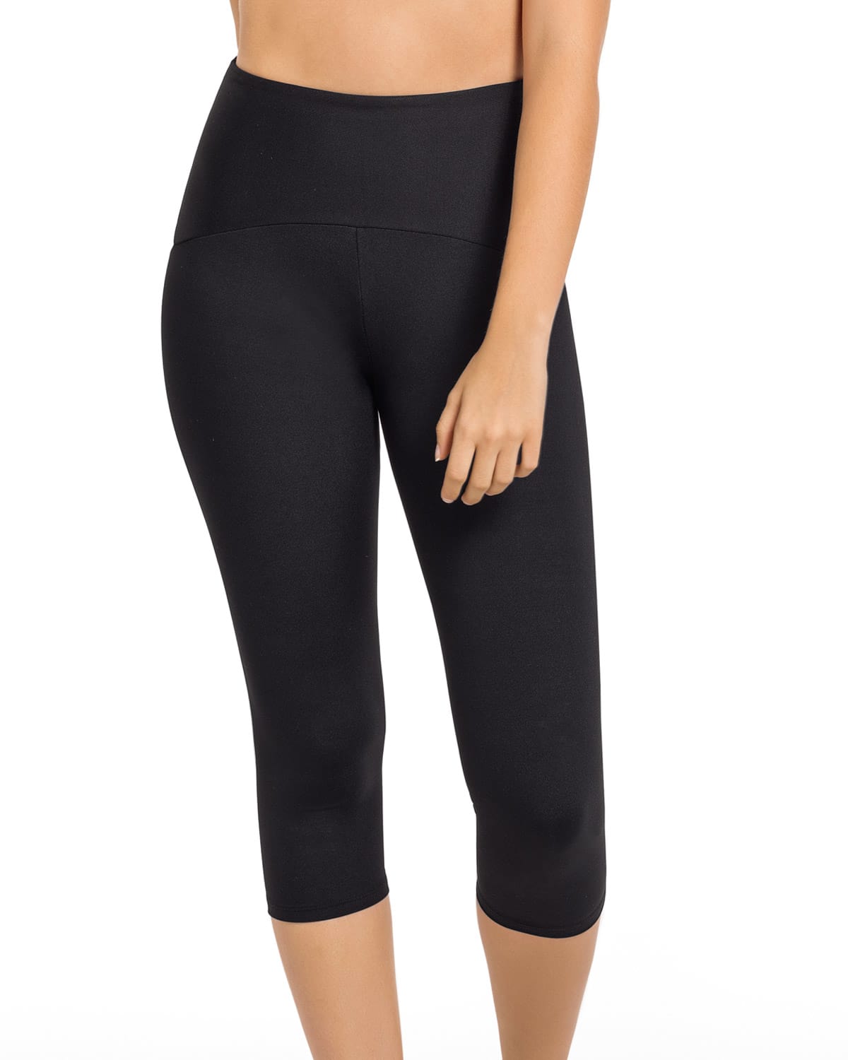 ActiveLife Power Up Moderate Compression Capri | Leonisa