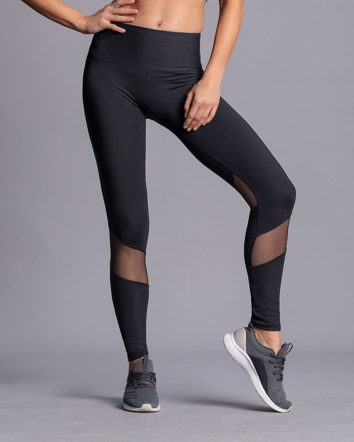 LEGGING CON ACABADO BRILLANTE, CINTURA ALTA CON CONTROL DE ABDOMEN