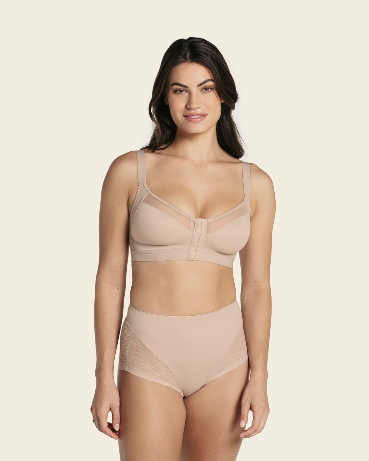 Brasier facilitador de postura con copas en espuma Multi/Benefit. LEONISA