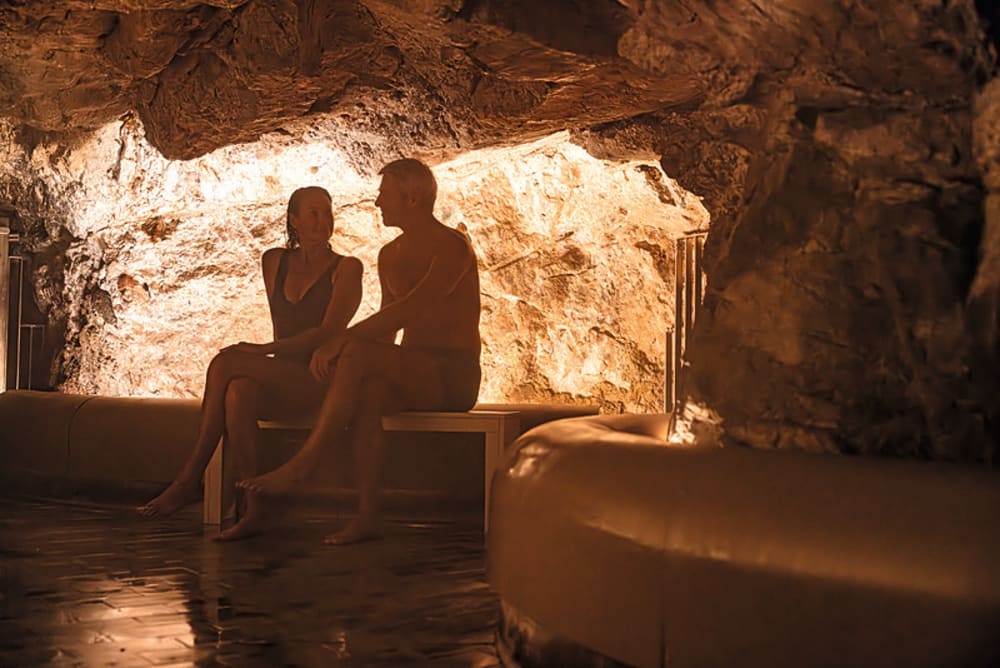 Dans quelle station thermale se trouve l’unique vaporarium naturel d’Europe ?
