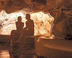 Illustration pour Dans quelle station thermale se trouve l’unique vaporarium naturel d’Europe ?