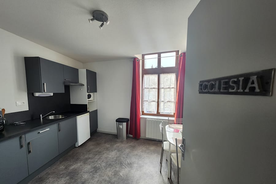 Photo 10