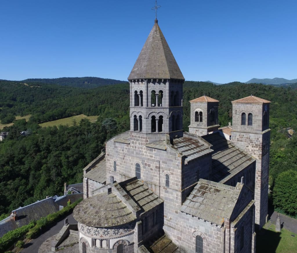 tourisme mont dore, eglise st nectaire
