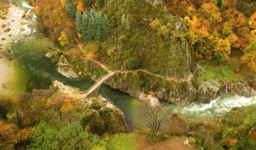 tourisme neyrac les bains , le pont du diable de thueyts