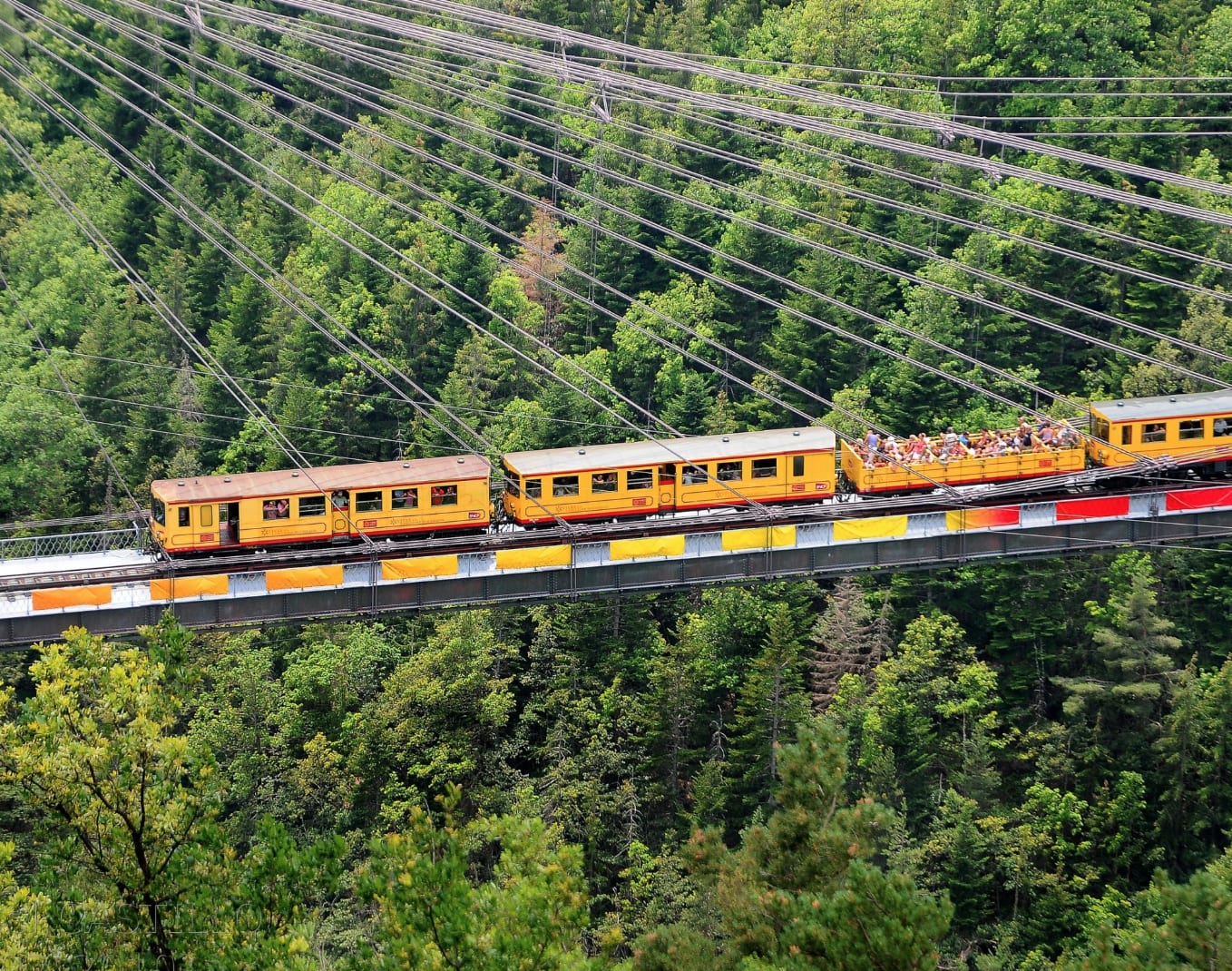 tourisme molitg les bains, train jaune de cerdagne