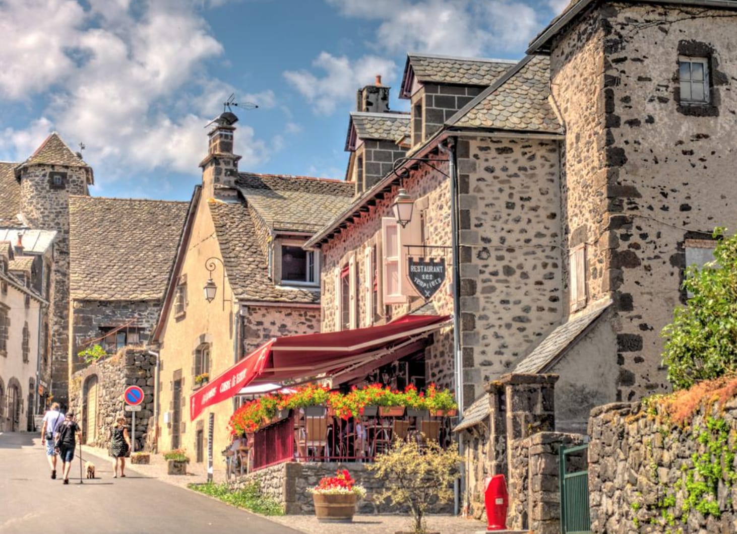 tourisme chaudes aigues, salers cantal