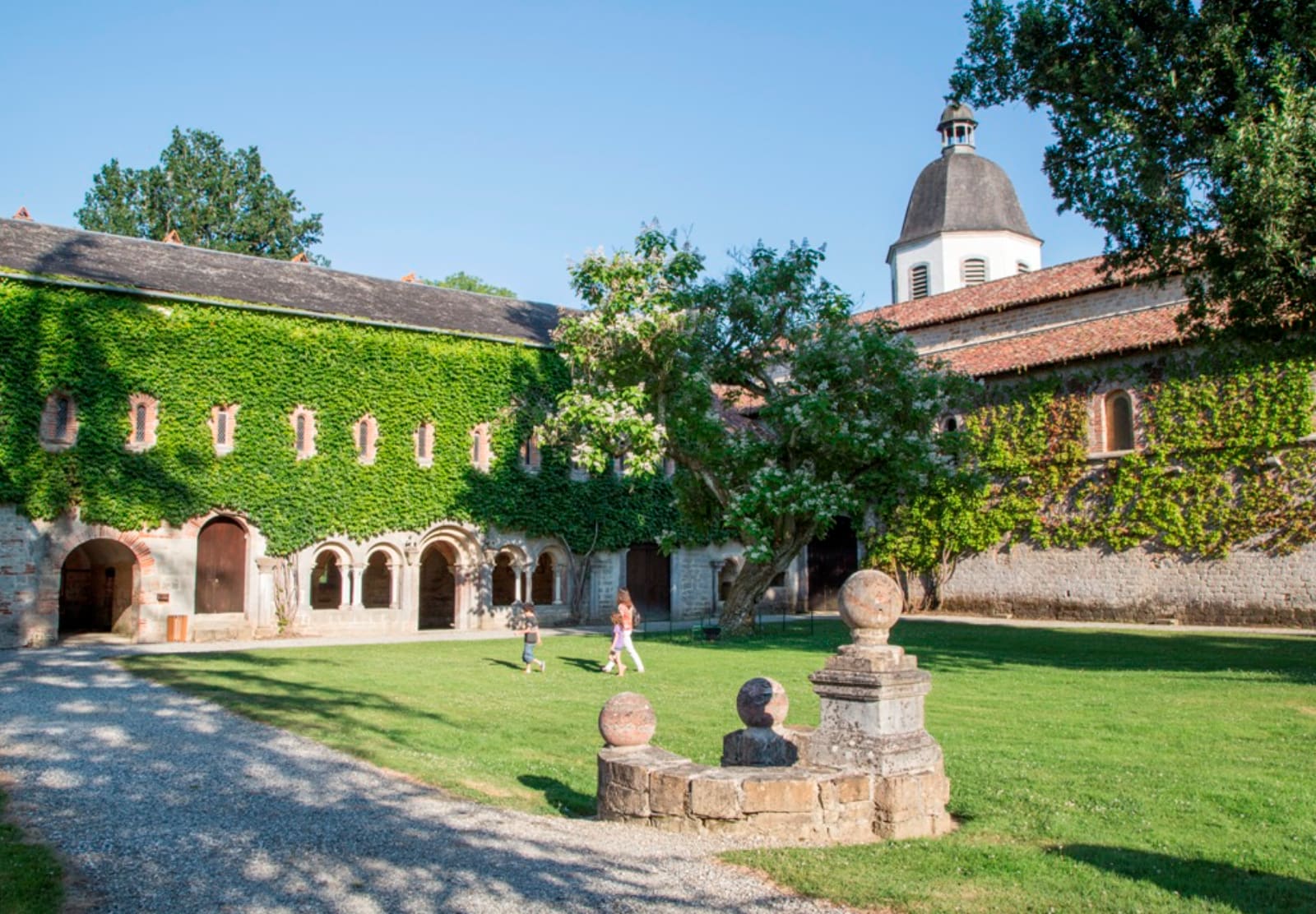 tourisme capvern les bains, ABBAYE DE L'ESCALADIEU