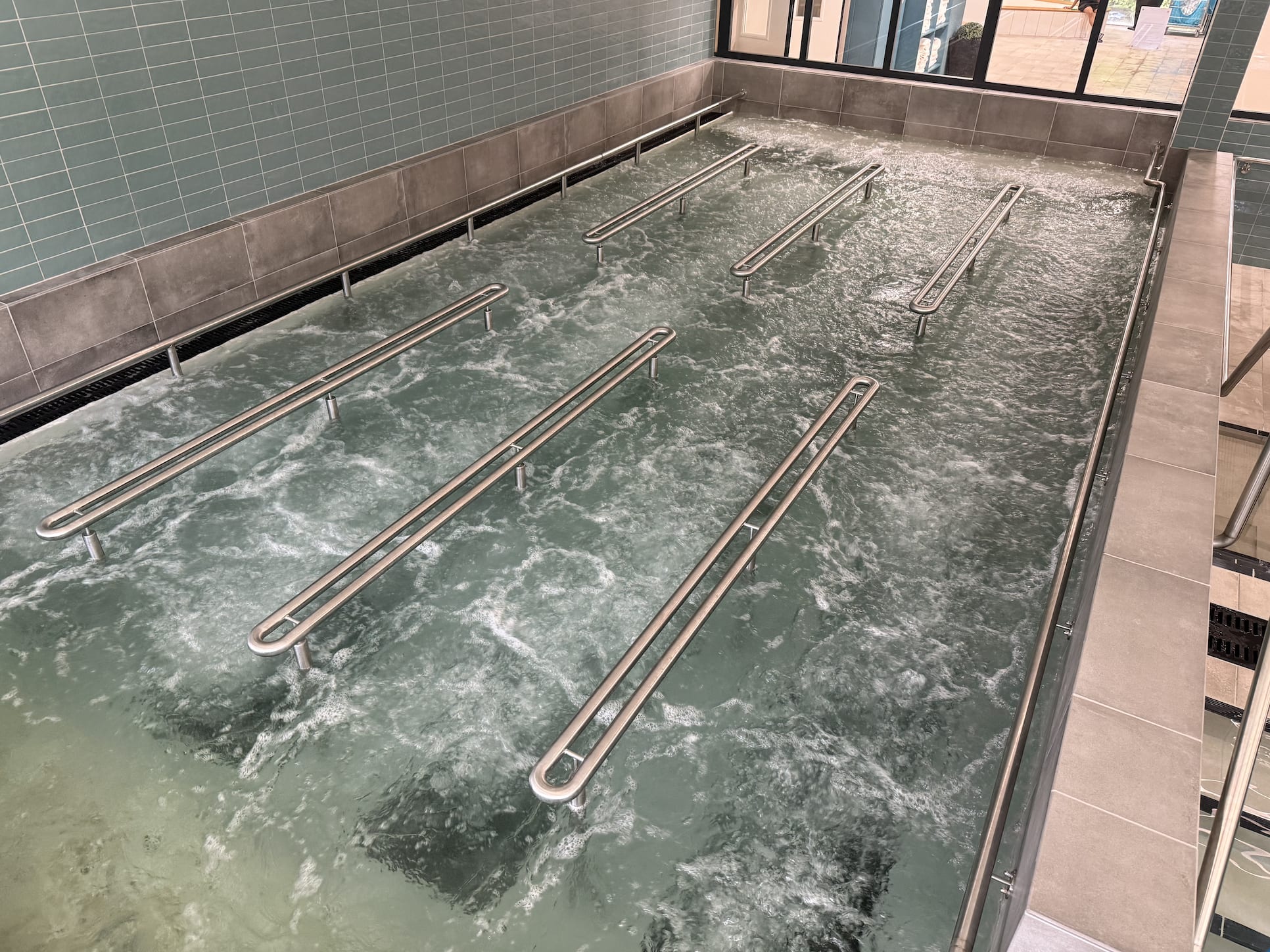 Espace phlébologie Amnéville avec bassins spécialisés pour la circulation sanguine et jambes lourdes