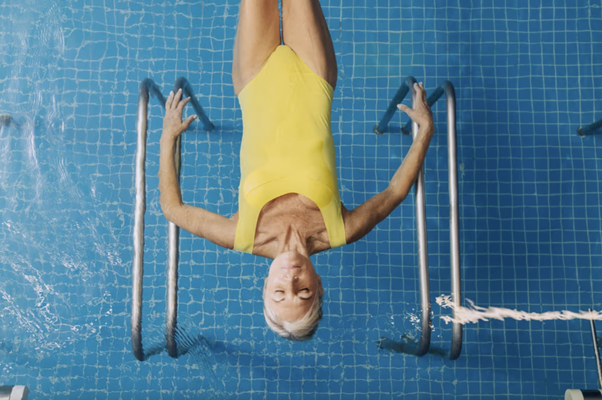 Soin thermal en bain en piscine avec eau thermale chaude