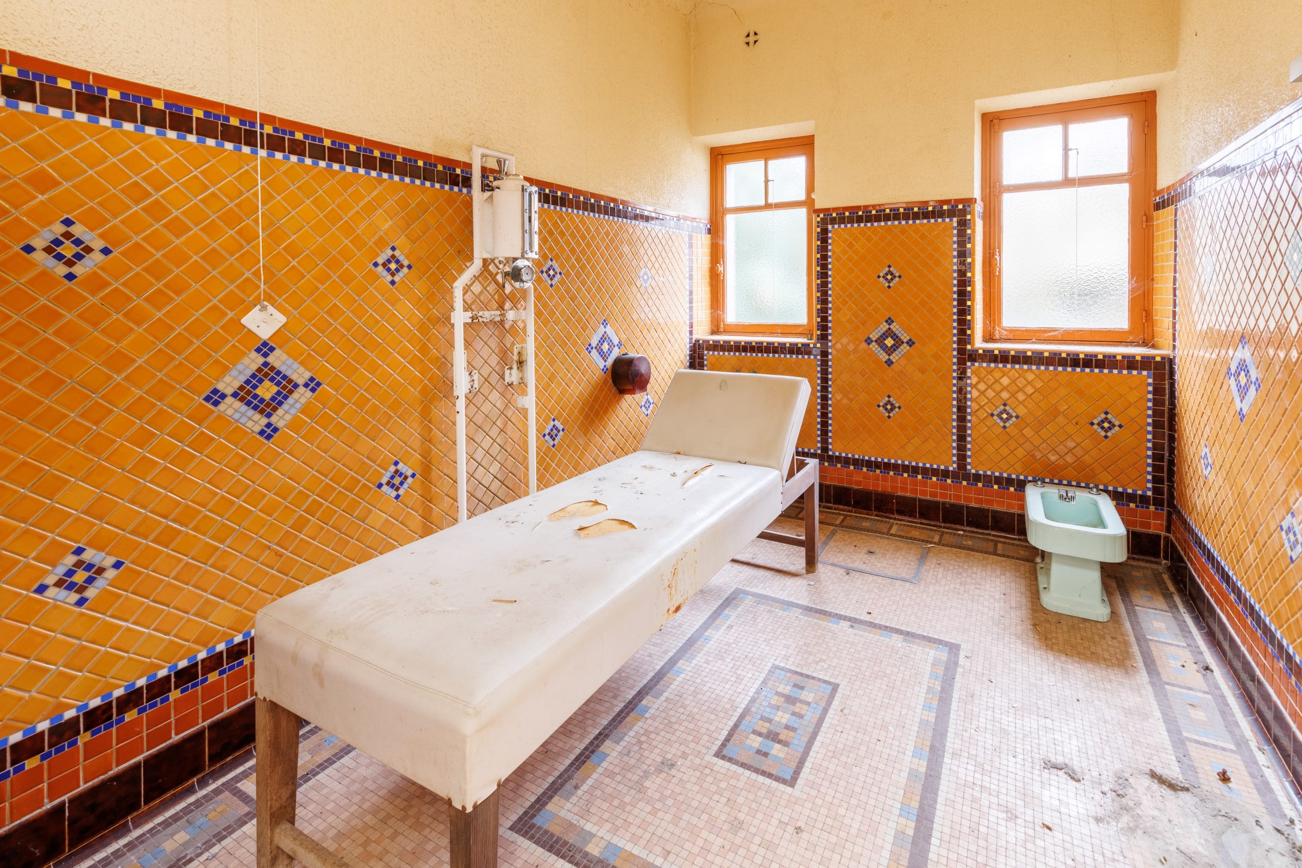 Ancienne salle de soins des Grands Thermes de Châtel-Guyon aujourd’hui désaffectée