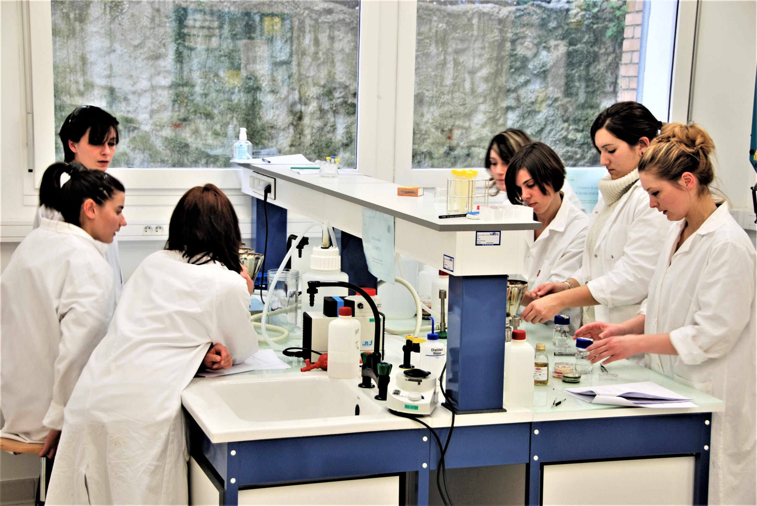 Étudiants en cours de chimie physique à l’Institut du Thermalisme de Dax