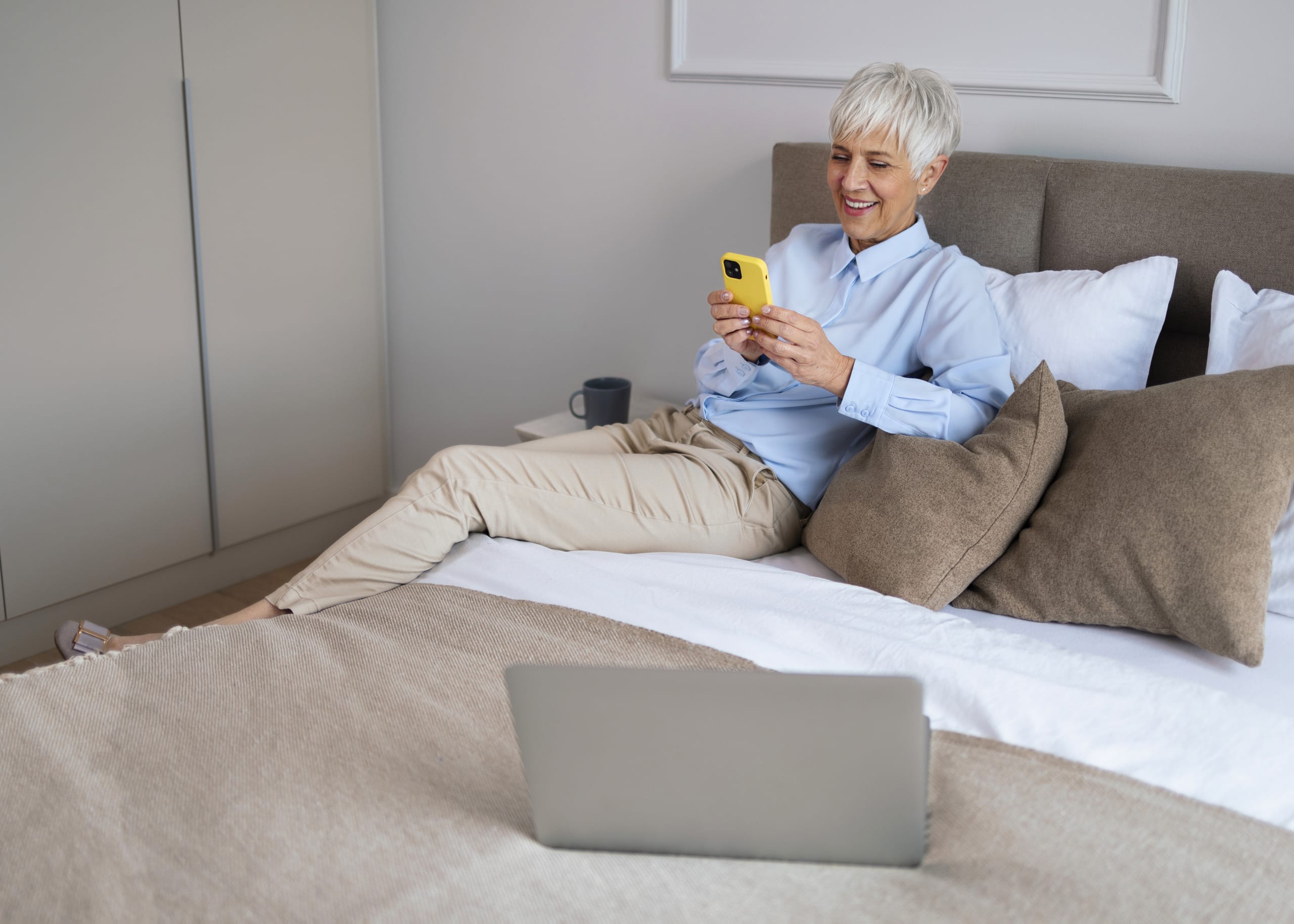 Chambre confortable dans un logement de cure thermale avec vue sur les thermes
