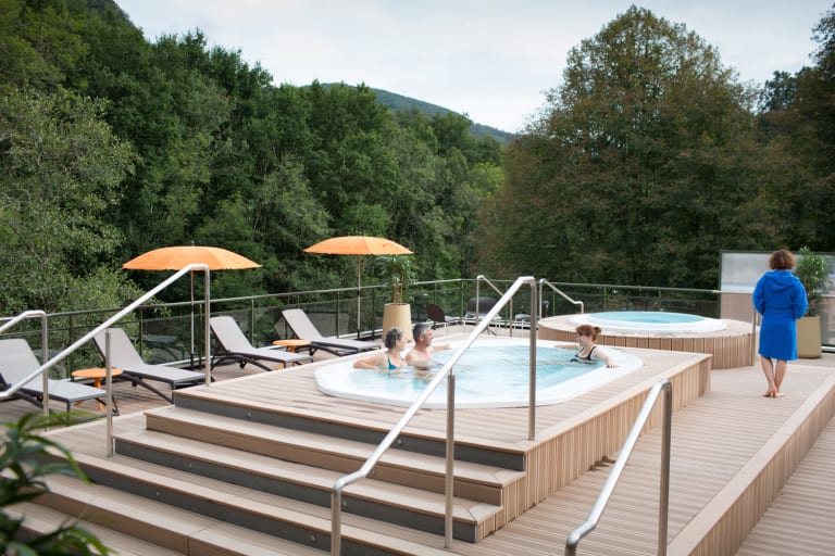 Spa thermal Espace Sioule - jacuzzi Châteauneuf-les-Bains