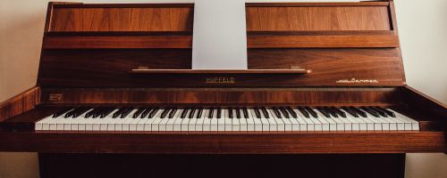 Titelbild von des Blogartikels Musikunterricht 2020: Ist die klassische Musikschule noch zeitgemäß?