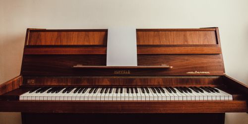 Titelbild von des Blogartikels Musikunterricht 2020: Ist die klassische Musikschule noch zeitgemäß?
