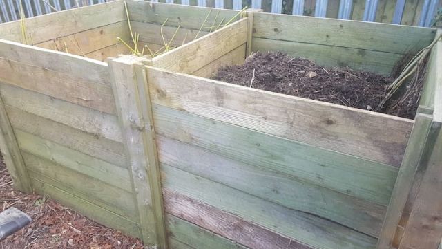 Double compost bin