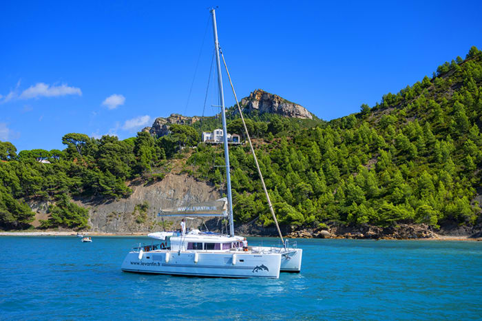 Catamaran cruises in the calanques of Cassis