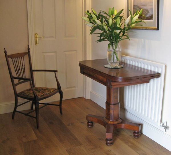 Early Victorian Mahogany Fold-over Top Pedestal Tea Table