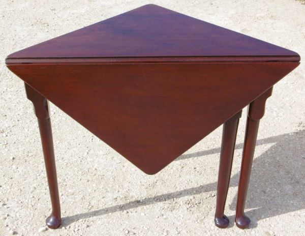 Georgain Mahogany Corner Table