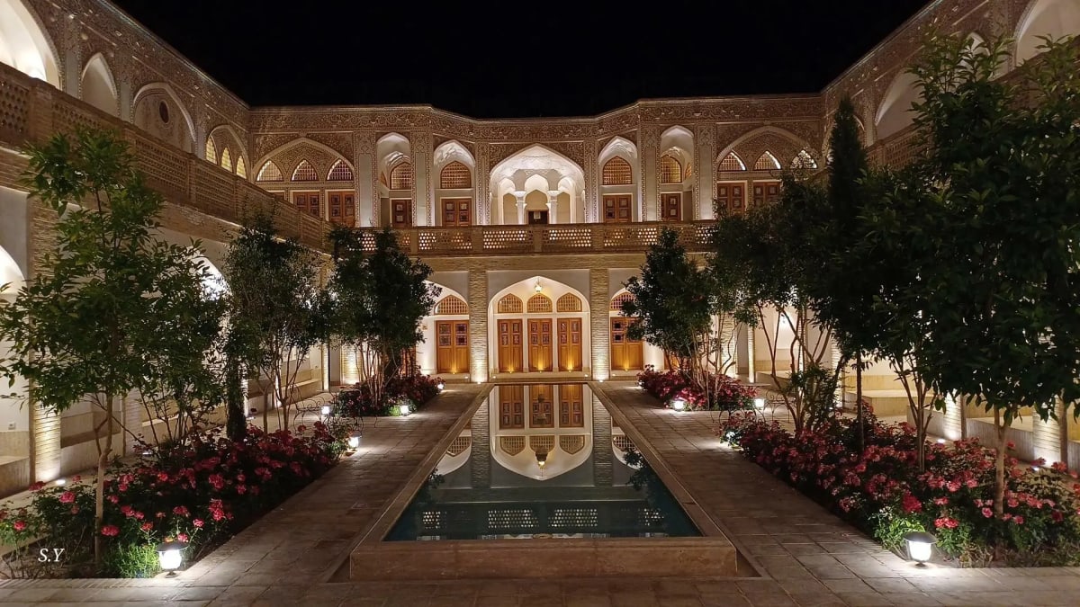 Mahinestan Raheb Hotel