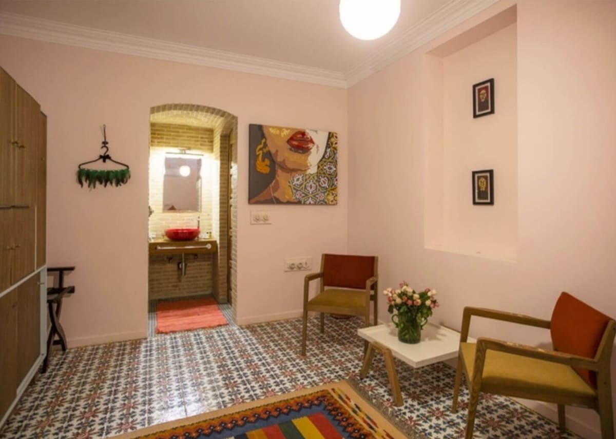 Shazdeh Hostel