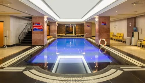 Parsian Esteghlal Hotel