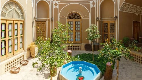 Narenjestan Traditional Hotel