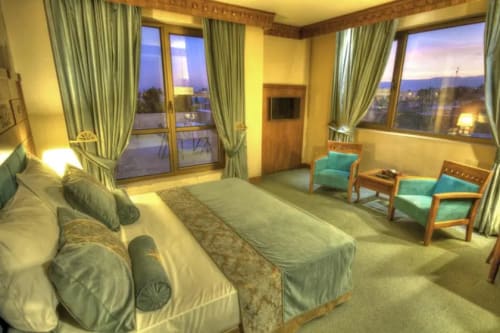 Zandiyeh Hotel