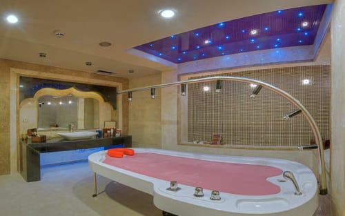 Darvishi Royal Hotel