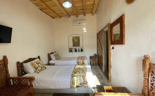 Dadamaan Traditional Hotel