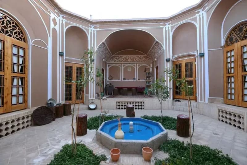 Narenjestan Traditional Hotel