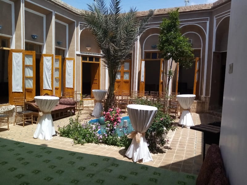 Narenjestan Traditional Hotel