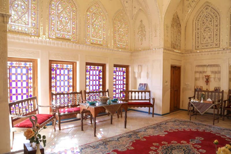 Mahinestan Raheb Hotel