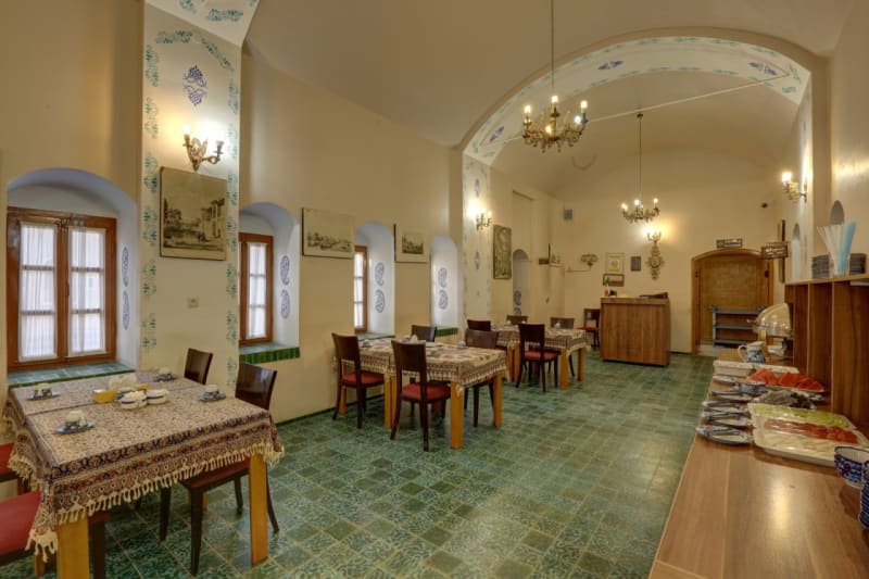 Na'een Tourism Hotel