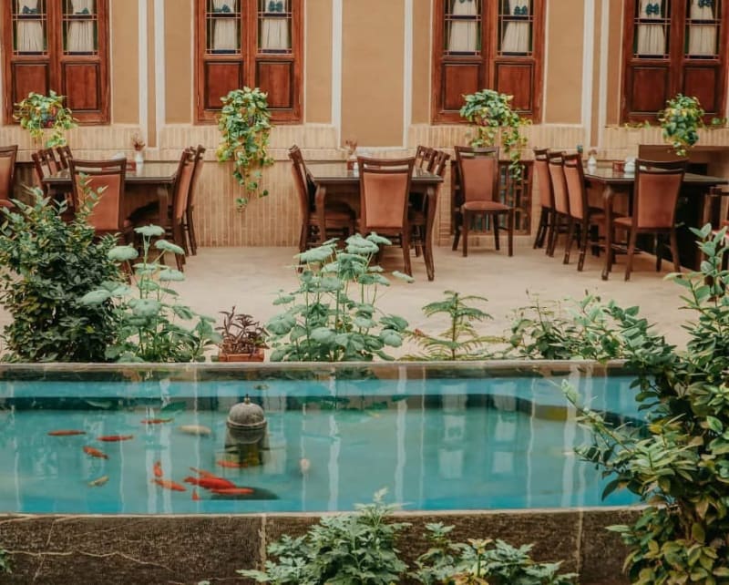 Firoozeh Traditional Hotel