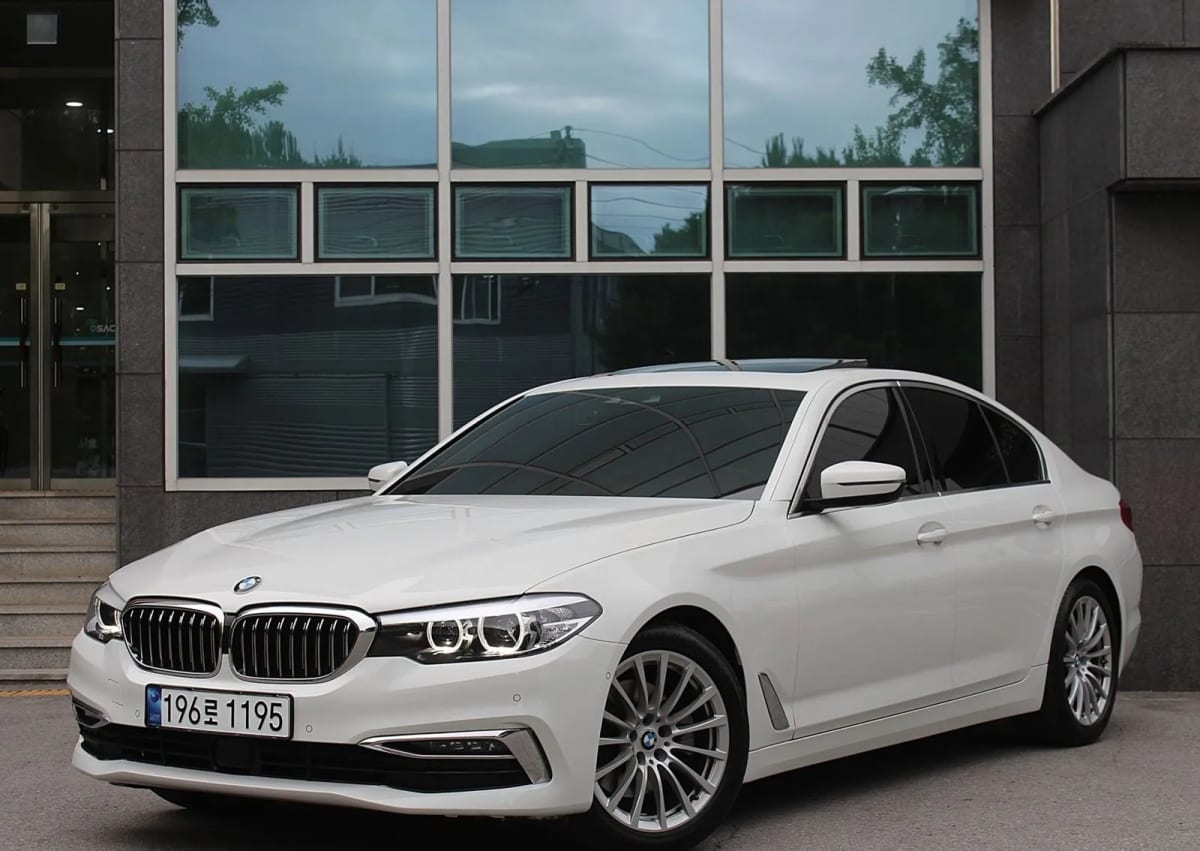 Exterior view of 2020 BMW 5-Series, VIN …E43157