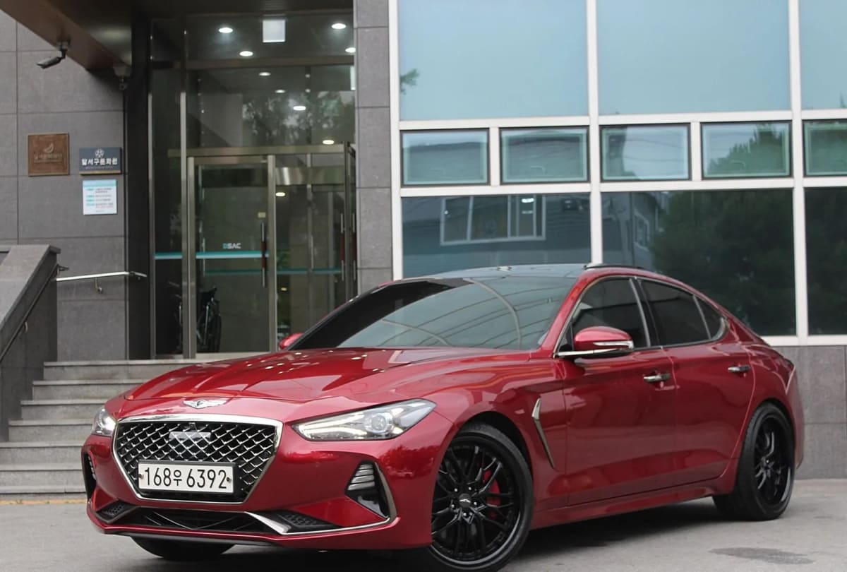 Front three-quarter view of 2018 Genesis G70, VIN …006717