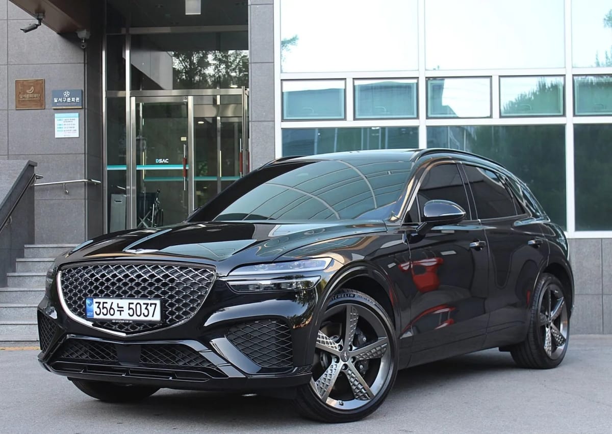 Exterior view of 2024 Genesis GV70, VIN …154624