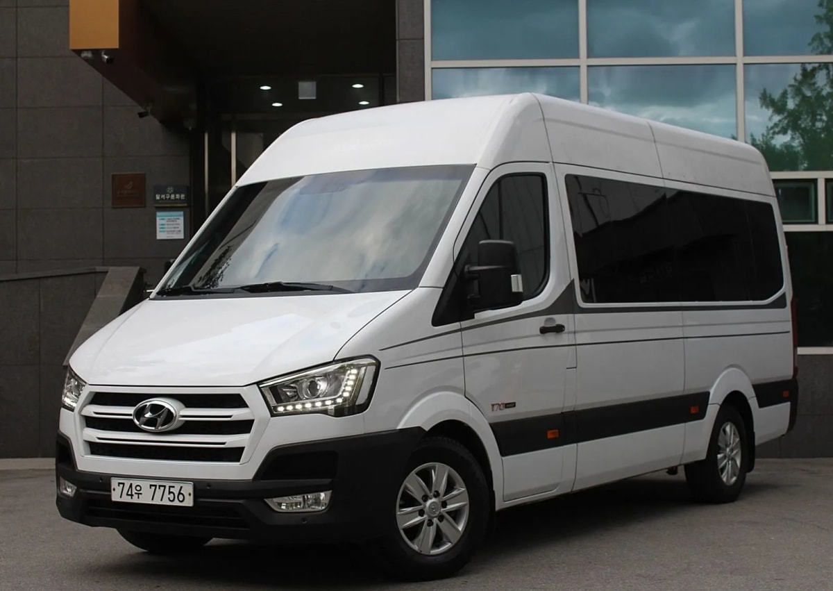 Exterior view of 2018 Hyundai Solati, VIN …001268