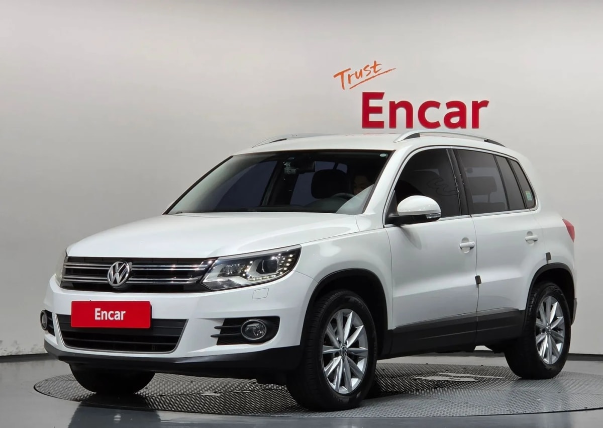 Exterior view of 2014 Volkswagen Tiguan, VIN …525318