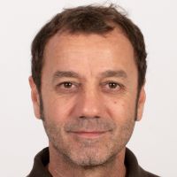 André